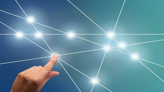 konteynery-protiv-virtualizacii-chto-vybiraet-devops-v-2025-godu